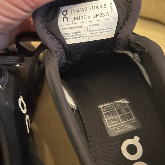 On Cloud X4 Running Black Athletic Sneakers Sz 6.5 - Picture 5 of 7